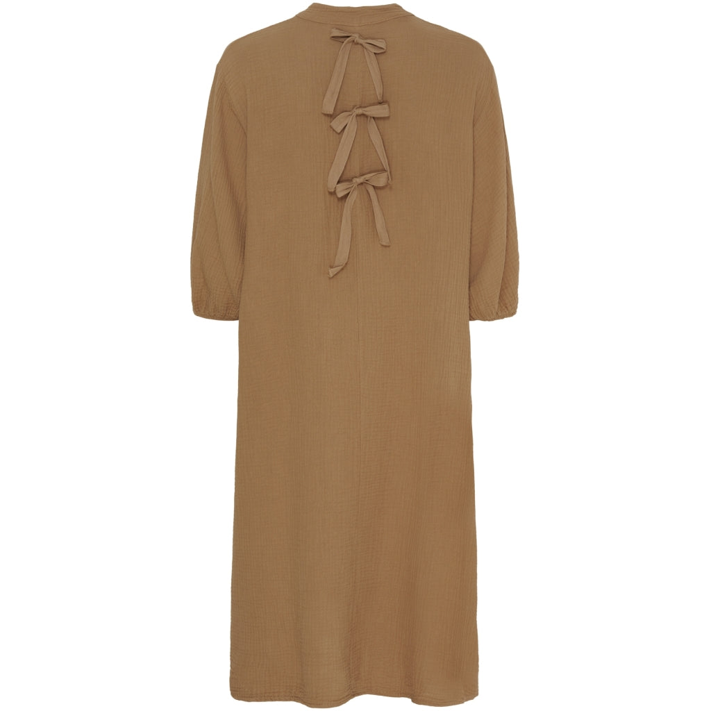 MARTA DU CHATEAU Marta Du Chateau dam klänning MdcAntonia Dress Macchiato