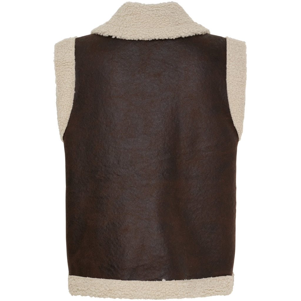 MARTA DU CHATEAU Marta du Chateau dam väst MdcValley 248347 Vest Moro15